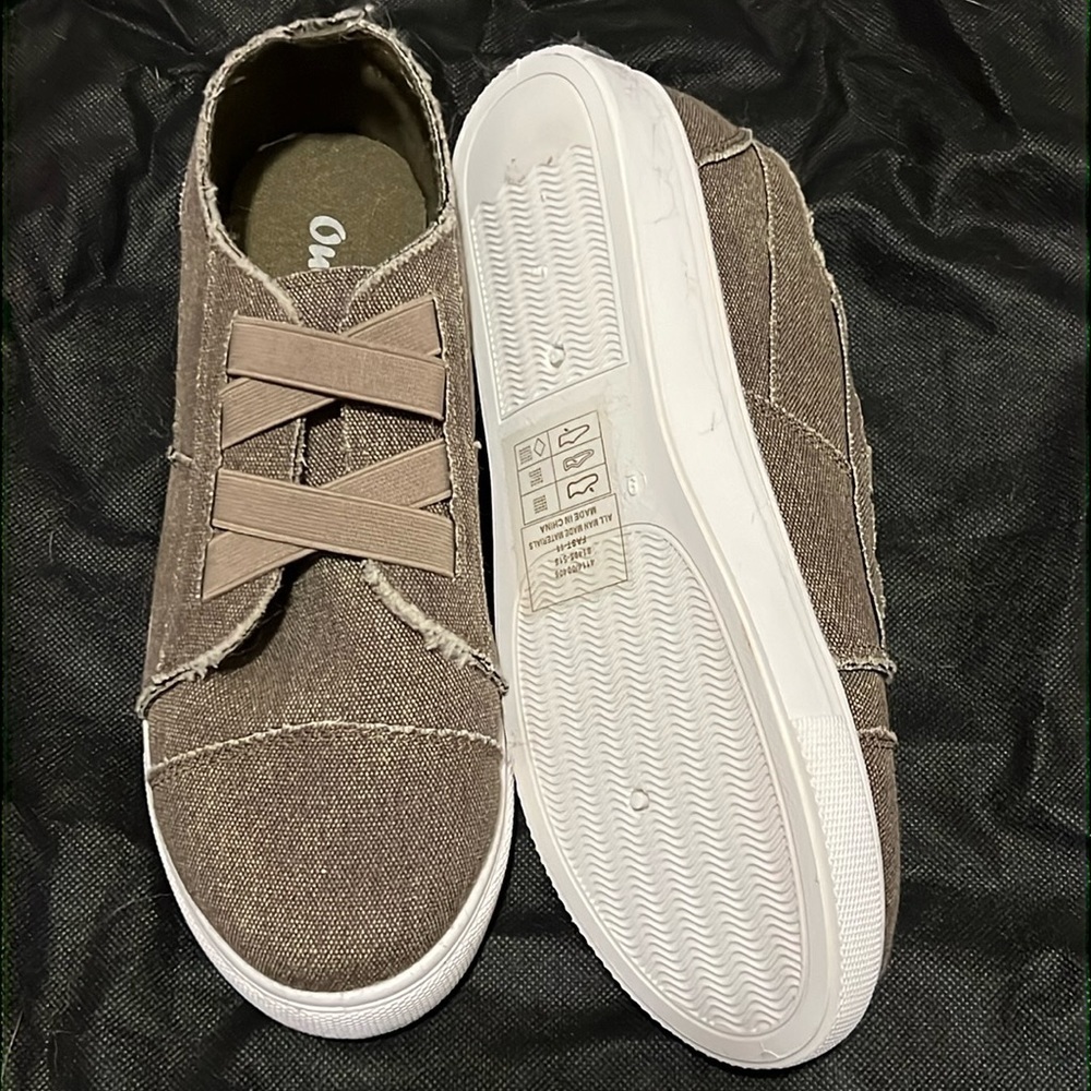 Outwoods slip on women’s sneakers
